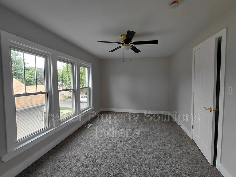 252 Lawndale St — Photo 6