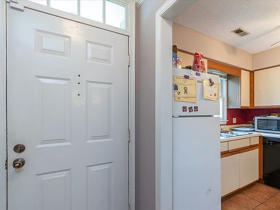 2nd image of 3435 Balfour W