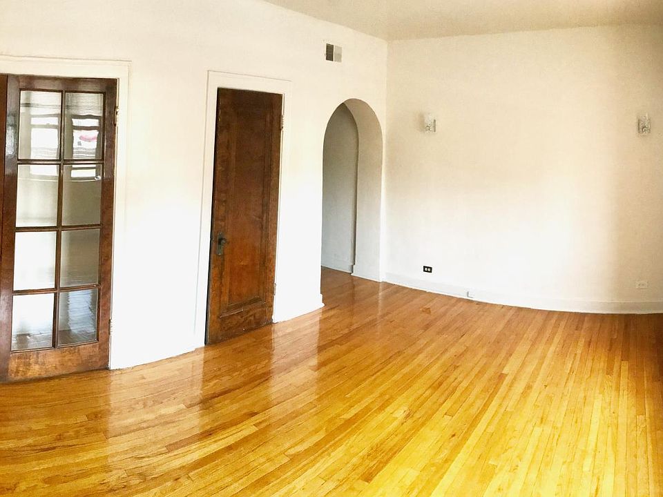 Spacious, Bright Living Space