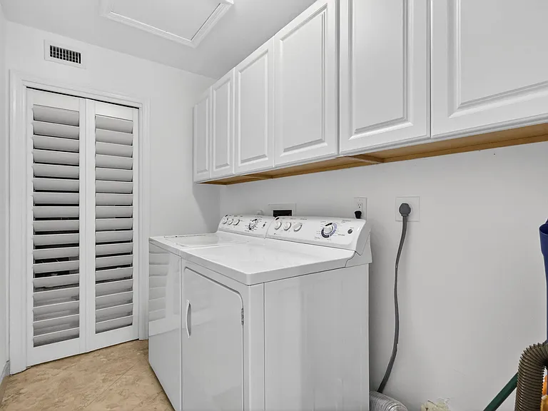 804 Foxpointe Cir — Photo 32