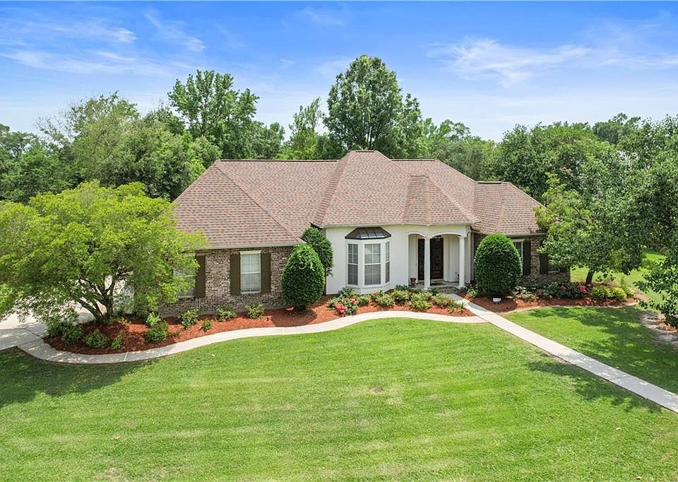 1st image of 709 River Oaks Dr