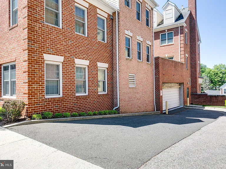 2270 S Garfield St #4 — Photo 34