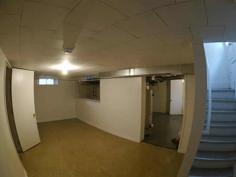 915 Woodstock Ave — Photo 10