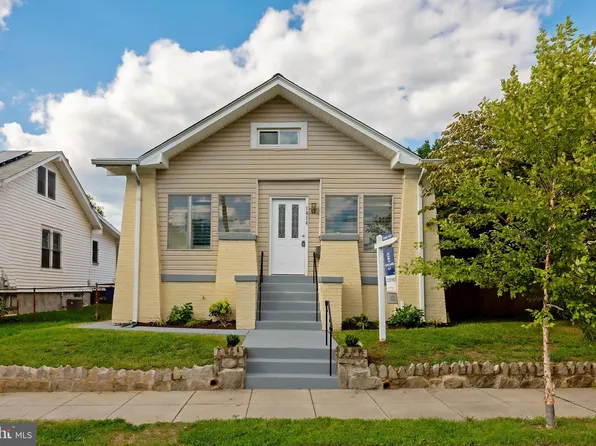 1014 Douglas St NE, Washington, DC 20018