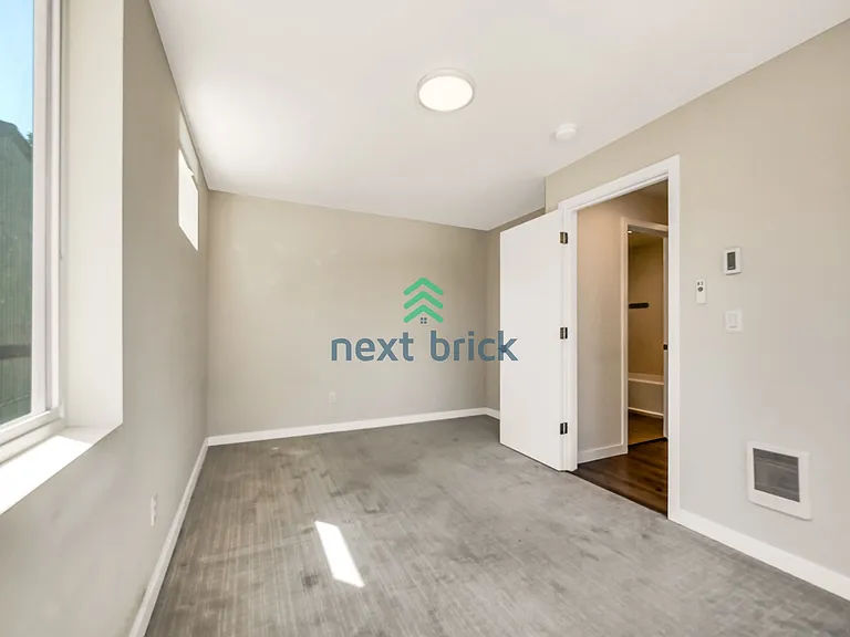 8841 Midvale Ave N #C — Photo 12