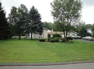 30 Rolling Hills Dr, Meriden, CT 06451