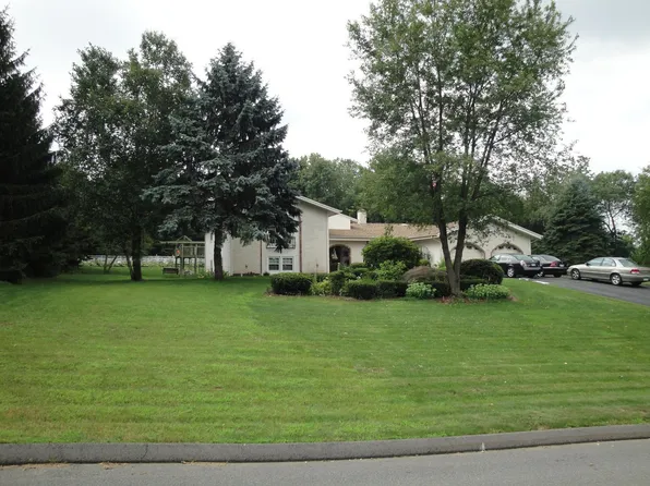 30 Rolling Hills Dr, Meriden, CT 06451