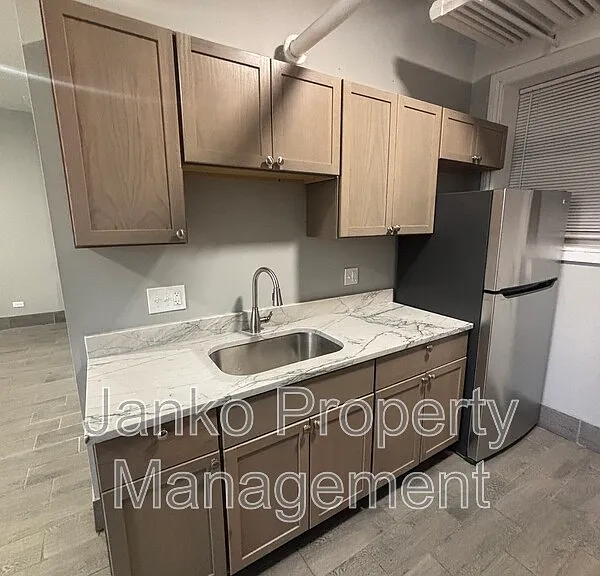 658 E 81st St #G — Photo 2