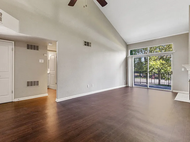 Larkspur Woods Apartment Homes — Photo 8