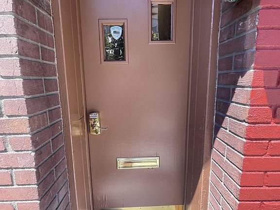 5th image of 125 E Broad St