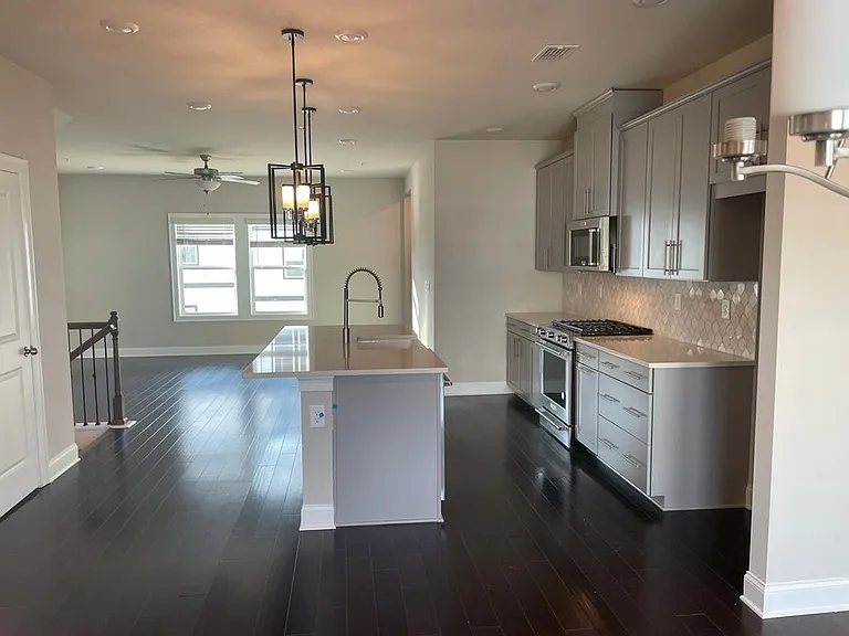 1112 Knoxboro Ln — Photo 4