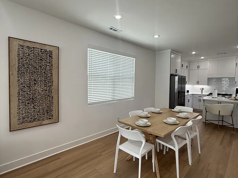 1332 Van Buren Ave — Photo 8