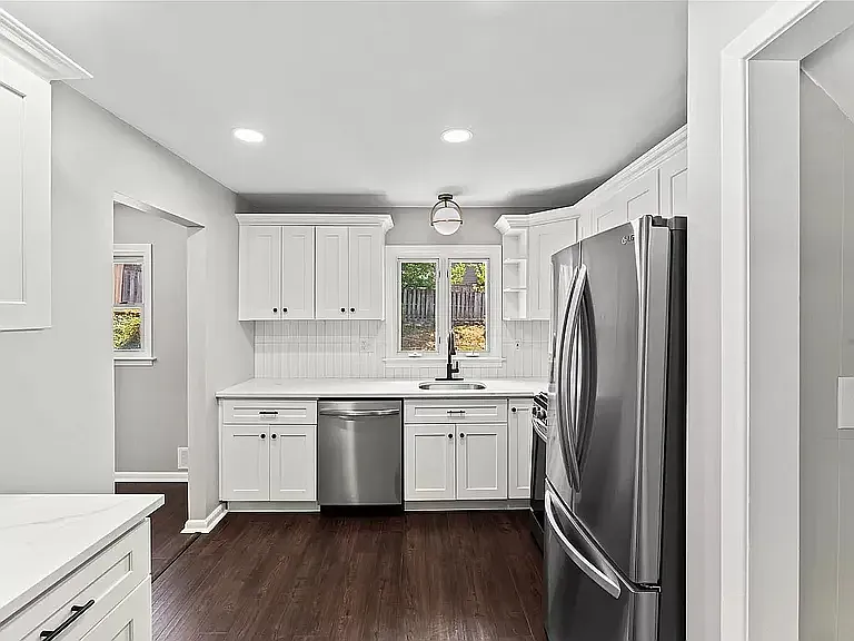 4 bed, $4,050 — Photo 2