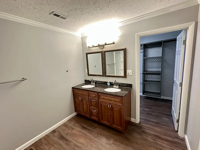 1115 Patrick St — Photo 14