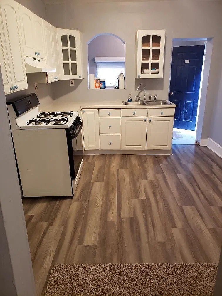 3 bed, 990 sqft, $1,595 — Photo 3