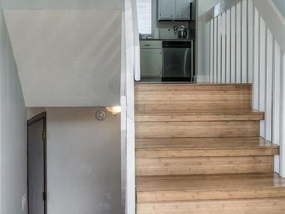 3rd image of 13039 Cady Ave