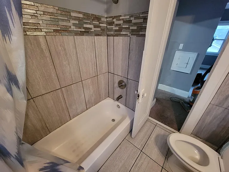 11106 Greenwich Ave #UP — Photo 11