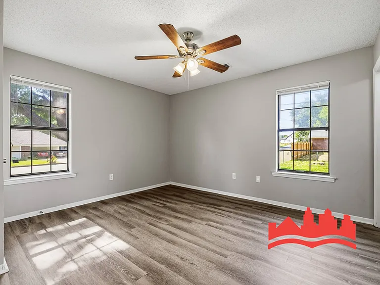 10372 Lafayette Dr — Photo 17