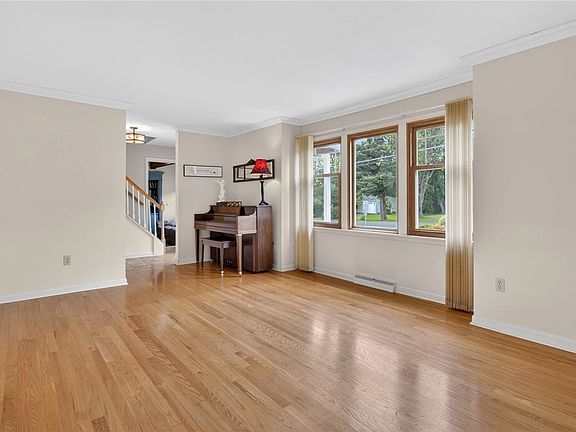4th image of 311 Winthrop Dr