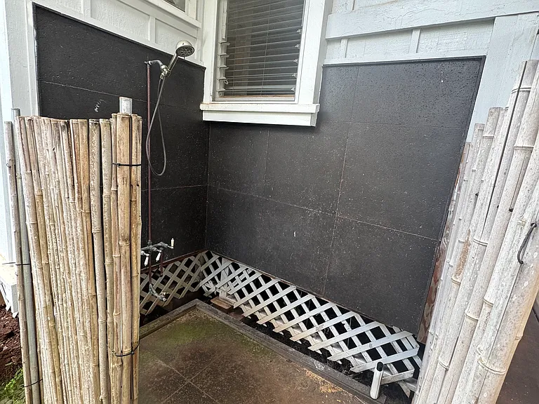outdoor hot/cold shower