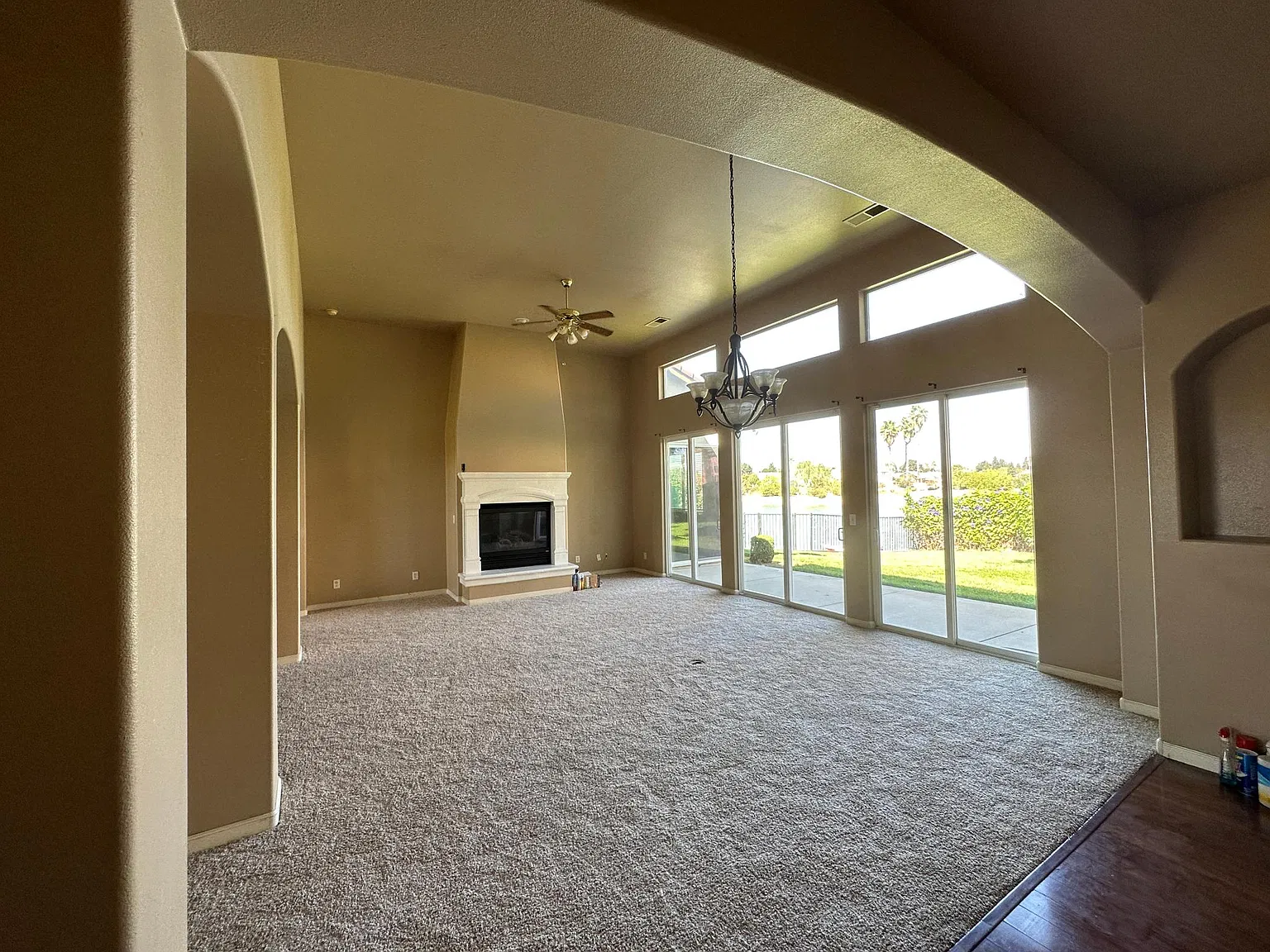 3 bed, 2.5 bath, 2470 sqft, $2,499 — Photo 4