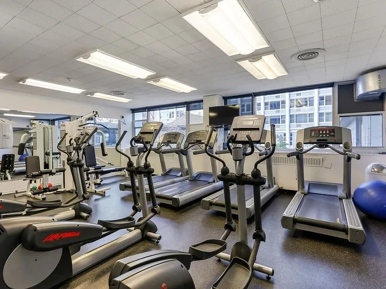 4250 N Marine Dr #1003 — Photo 4