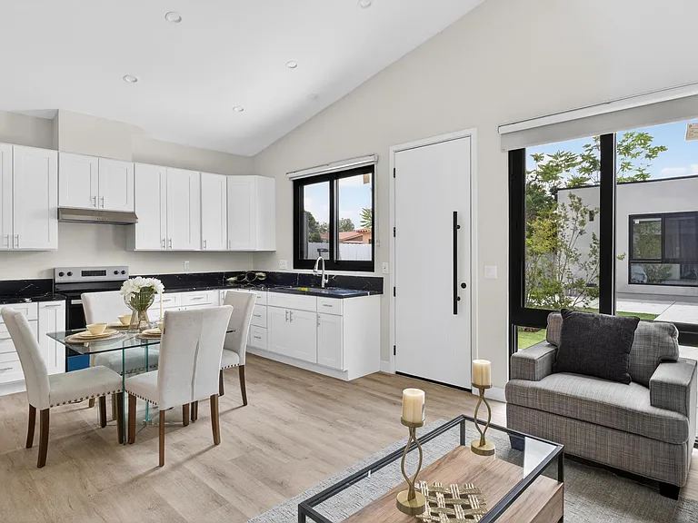 24676 Woodward Ave #C — Photo 16