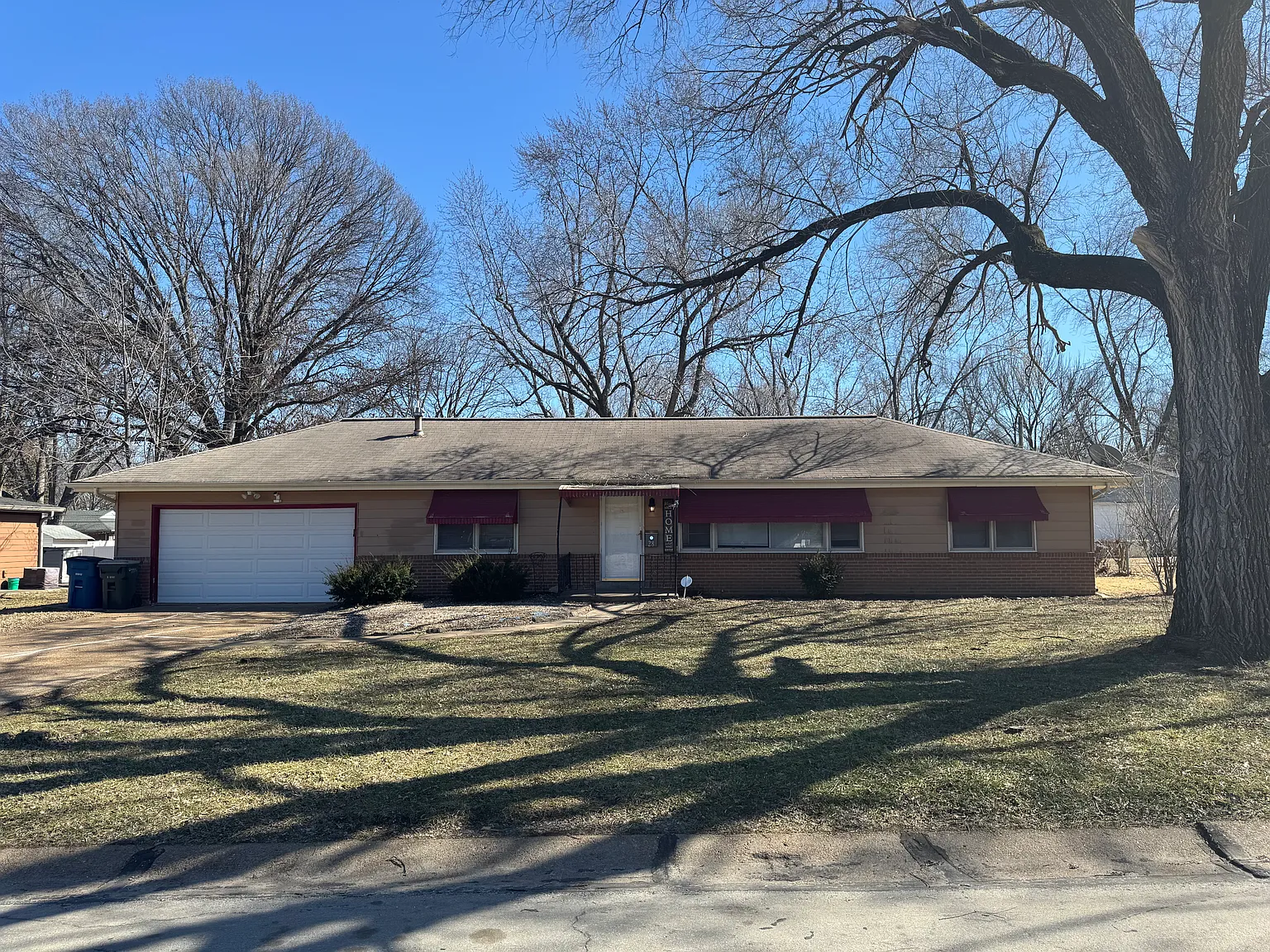 28 Kenwood Dr photo 1