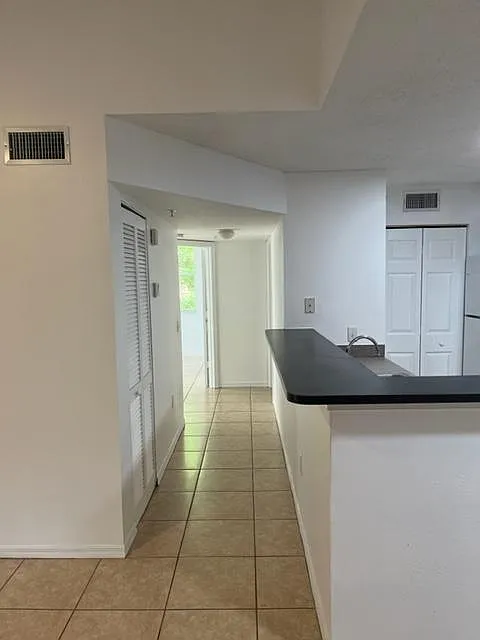 2 bed, 926 sqft, $1,850 — Photo 3