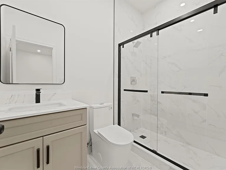 702 Pierre Ave #7 — Photo 9
