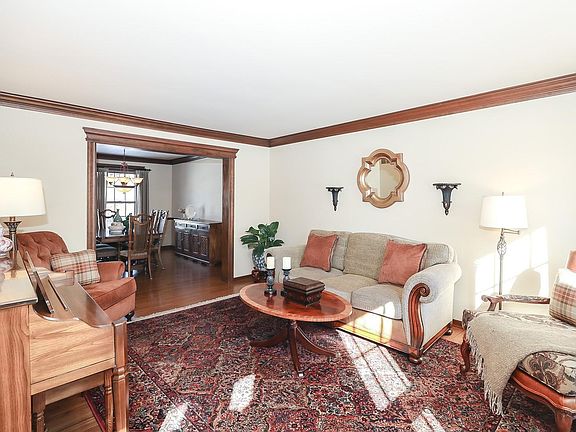 3rd image of 1037 Augustana Dr