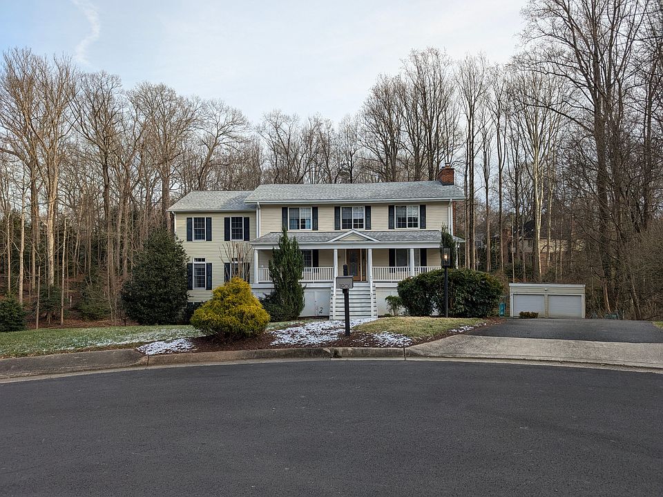 One acre lot opens onto a cul de sac
