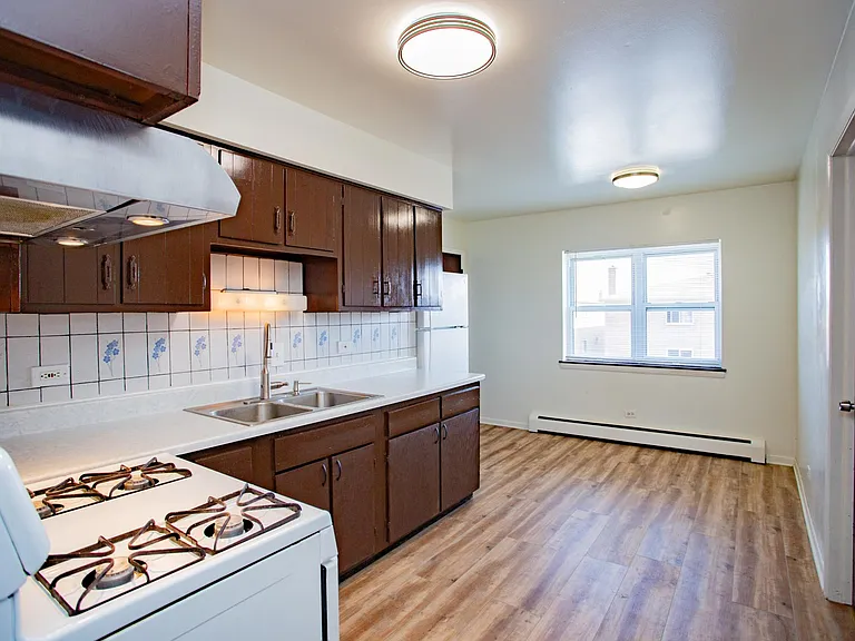 10483 Touhy Ave #2W — Photo 4