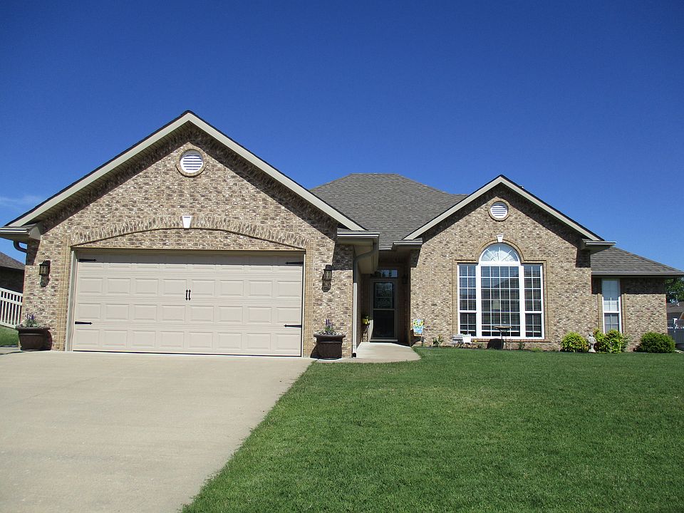 Great curb appeal!