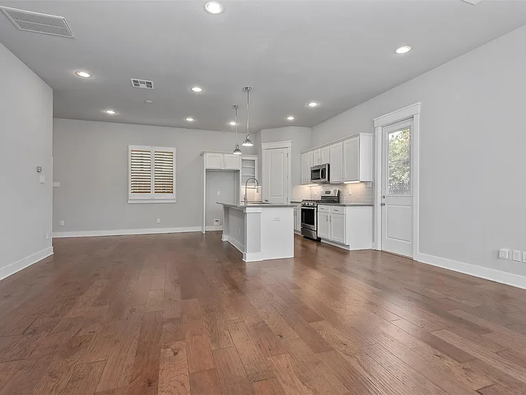 909 Oak St #C — Photo 5