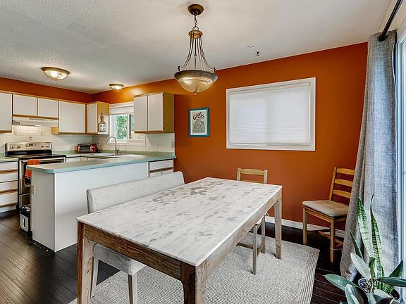 3rd image of 222 River Woods Ln