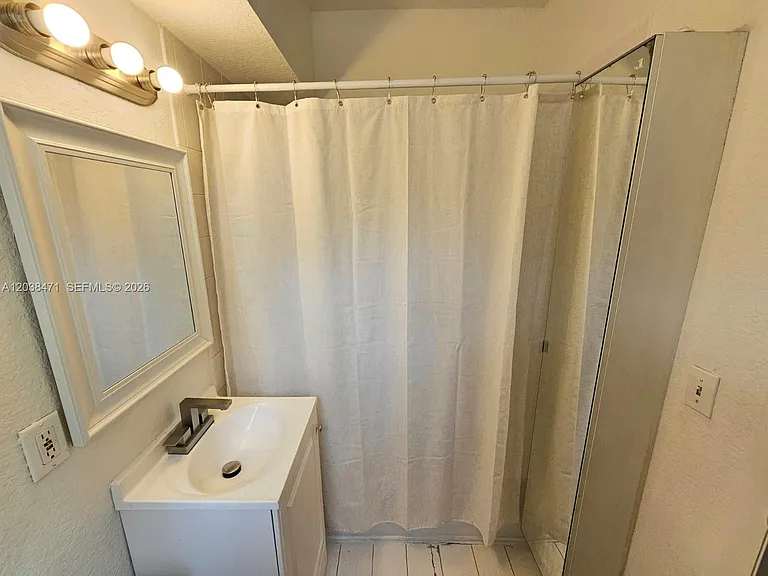 300 NW 84th Ter #300 — Photo 7