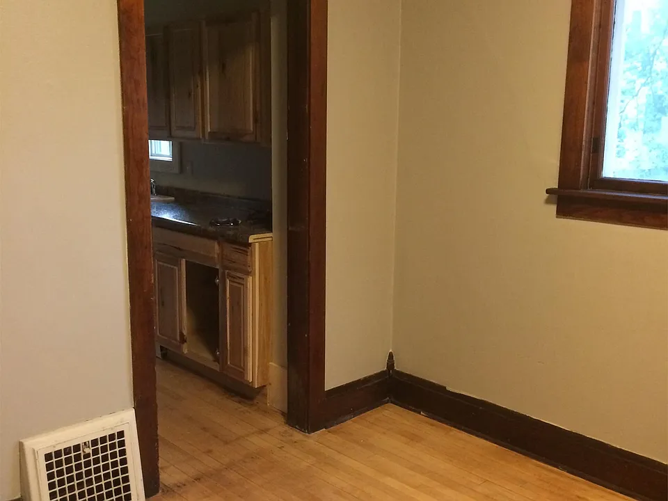 228 9th Ave #1