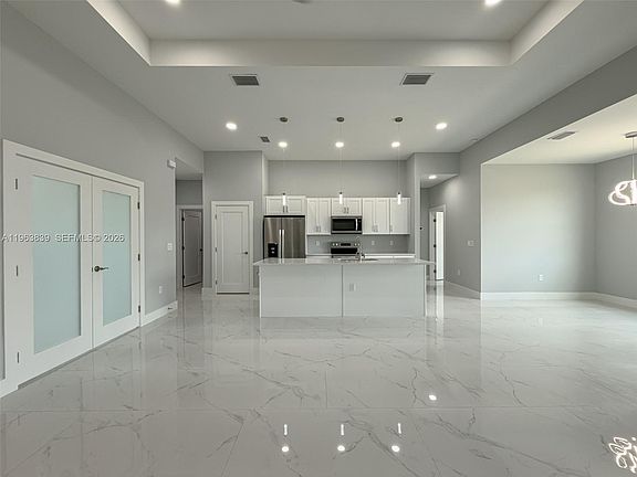 3rd image of 417 Paddock St