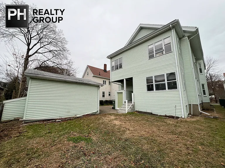 44 Capitol St — Photo 25