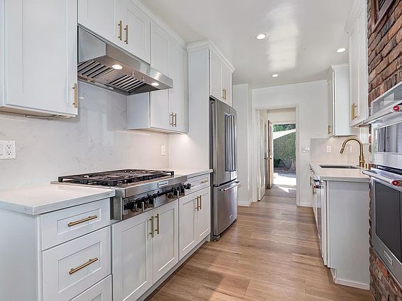 5th image of 10828 Stever St