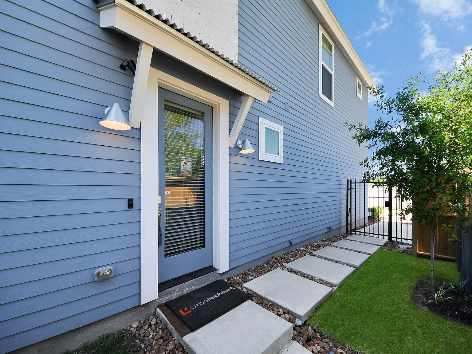 3 bed, 2.5 bath, 1667 sqft, $2,200 — Photo 4