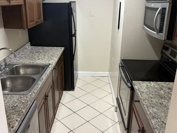 1153 Lake Victoria Dr APT B, West Palm Beach, FL 33411