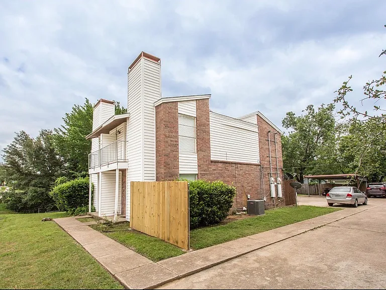 6828 Brentwood Stair Rd — Photo 12