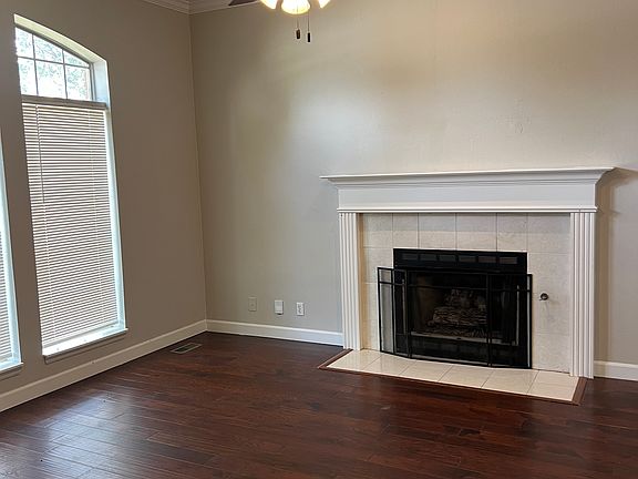 4th image of 1420 NW 183rd Ter