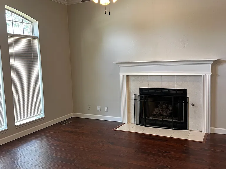 1420 NW 183rd Ter — Photo 4