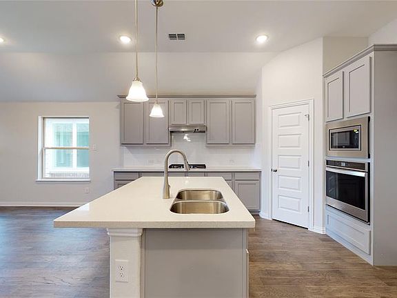 3rd image of 4511 Cypress Dr