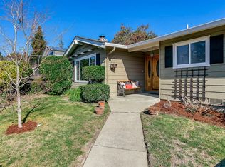 1 Carisbrook Dr, Orinda, CA 94563