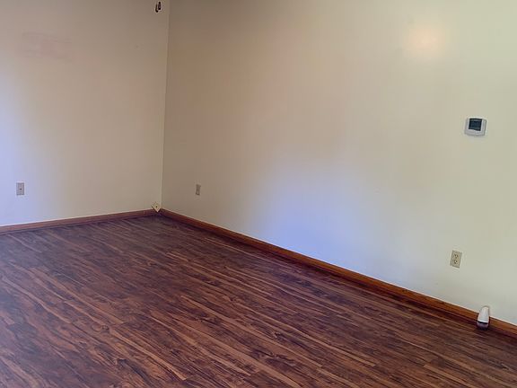 3rd image of 103 Oak Dr