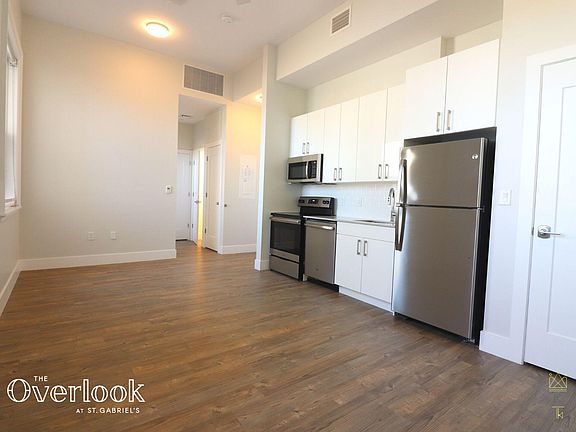4th image of 161 Washington St #103